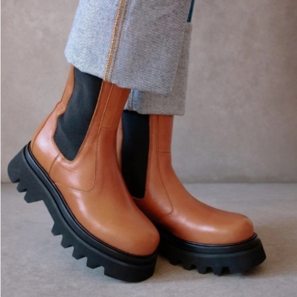 ALOHAS Shoes - ALOHAS NWOT All Rounder Chelsea Boot
